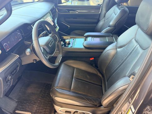 Used 2022 Jeep Wagoneer Series III w/ Premium Group I AWD/4WD image 17