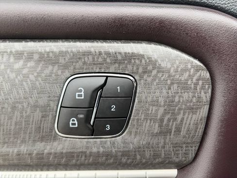 Used 2025 Ford Explorer Platinum AWD/4WD image 21