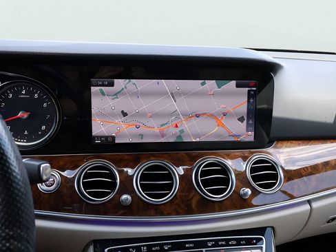 Certified 2017 Mercedes-Benz E 300 4MATIC image 22