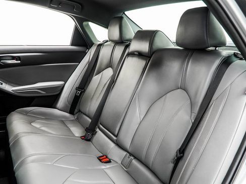 Used 2021 Toyota Avalon XLE w/ Moonroof Package image 41