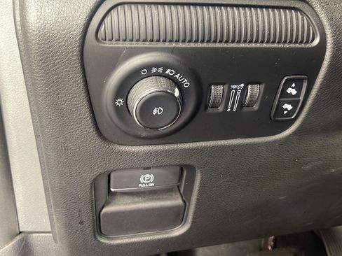 Used 2022 Jeep Wagoneer Series II AWD/4WD image 12