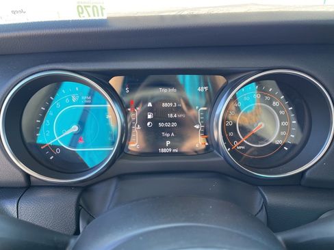 Used 2023 Jeep Gladiator Overland image 11