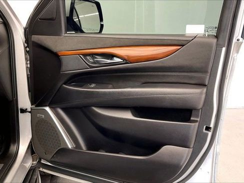 Used 2019 Cadillac Escalade ESV Luxury AWD/4WD image 25