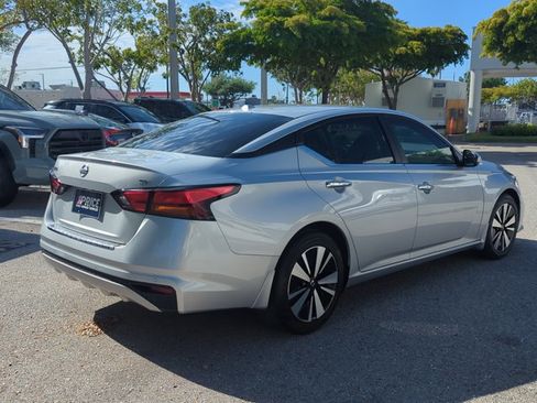 Used 2022 Nissan Altima 2.5 SV image 5