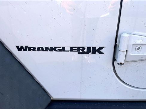 Used 2018 Jeep Wrangler Sport image 4