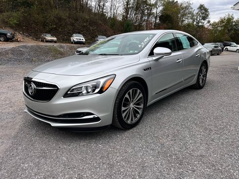 Used 2017 Buick LaCrosse Essence image 3