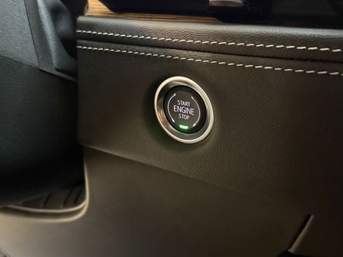 Certified 2025 Cadillac Escalade ESV Premium Luxury image 44