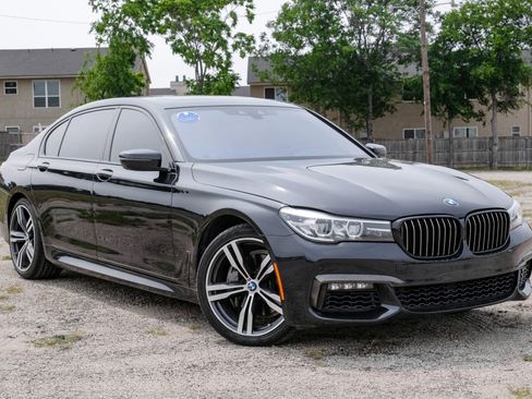 Used 2018 BMW 740i image 9