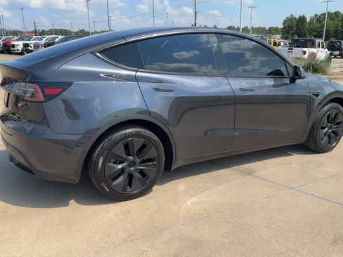 Used 2025 Tesla Model Y Long Range AWD/4WD image 8