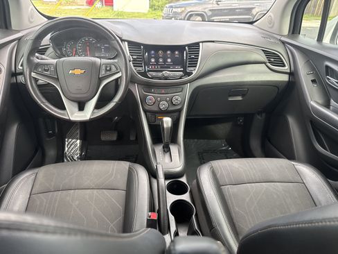 Used 2020 Chevrolet Trax LT w/ LT Convenience Package FWD image 15