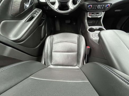 Used 2023 GMC Terrain SLT image 13