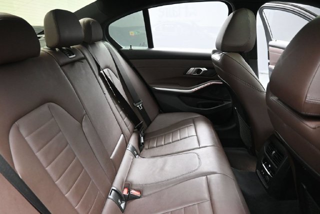Used 2020 BMW 330i Sedan w/ Premium Package RWD image 27