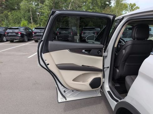 Used 2020 Lincoln Nautilus Reserve w/ Equipment Group 201A AWD/4WD image 24