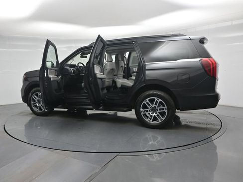 Certified 2025 Ford Expedition Active image 35