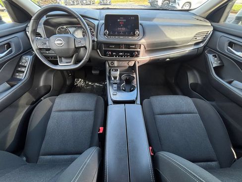 Used 2025 Nissan Rogue SV FWD image 35