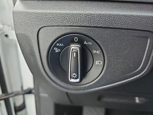 Used 2022 Volkswagen Atlas Cross Sport SE image 24