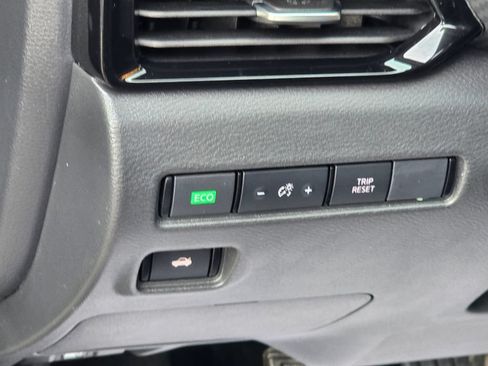 Used 2025 Nissan Sentra SV w/ All-Weather Package FWD image 7