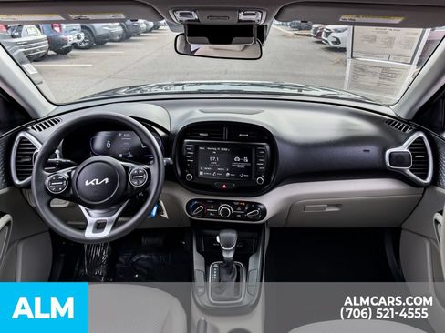 Used 2025 Kia Soul LX w/ LX Technology Package FWD image 14