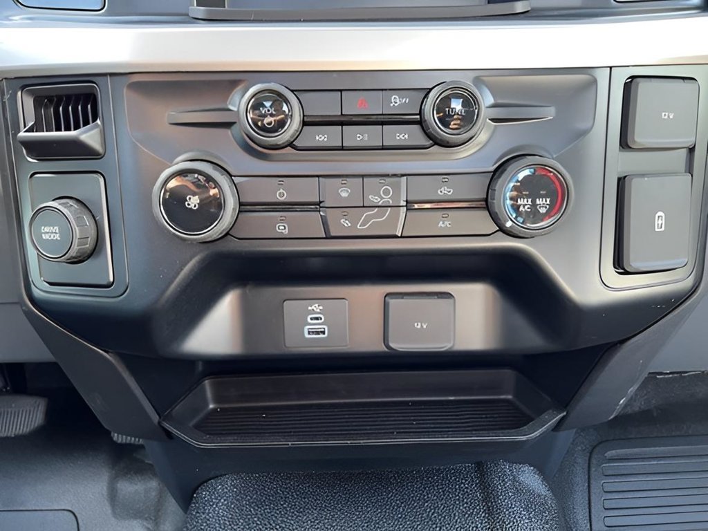 Used 2025 Ford F450 XL RWD image 28