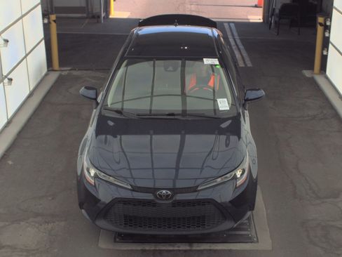 Used 2022 Toyota Corolla LE image 2