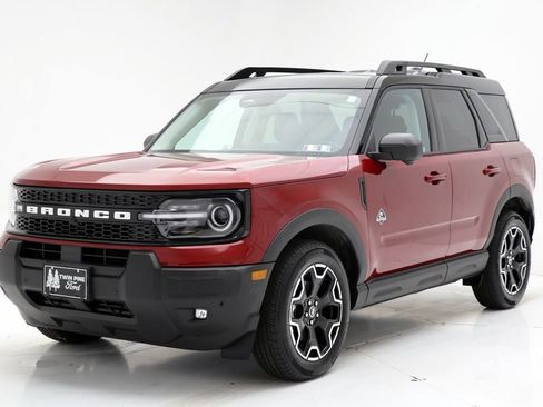 Used 2025 Ford Bronco Sport Outer Banks w/ Outer Banks Tech Package+ image 2