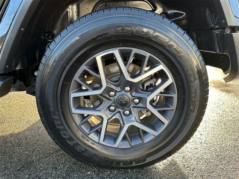 Used 2024 Jeep Wrangler Sahara image 10