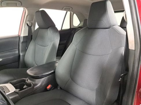 Used 2020 Toyota RAV4 LE image 20