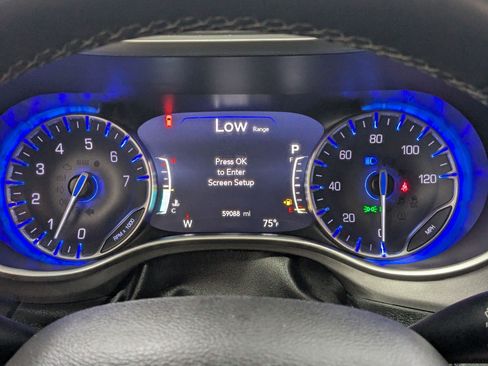 Certified 2023 Chrysler Pacifica Touring-L FWD image 14