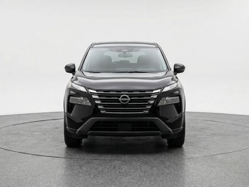 Used 2025 Nissan Rogue SV image 2