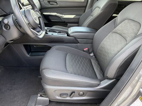 Used 2025 Nissan Pathfinder SV FWD image 16