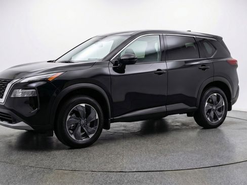 Used 2025 Nissan Rogue SV FWD image 3