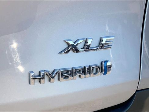 Used 2021 Toyota Sienna XLE FWD image 10