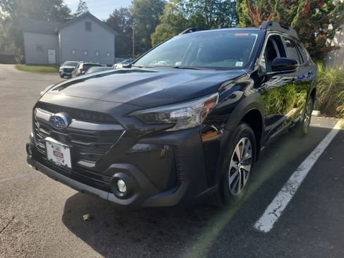 Certified 2025 Subaru Outback Premium image 8