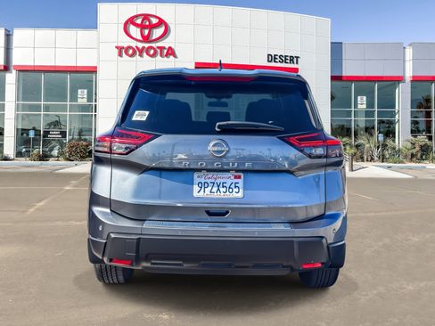 Used 2025 Nissan Rogue SV FWD image 6