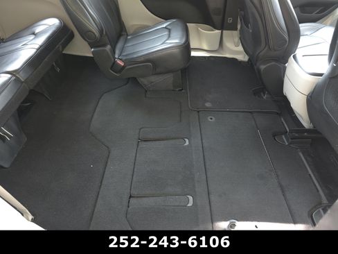 Used 2024 Chrysler Pacifica Touring-L FWD image 40
