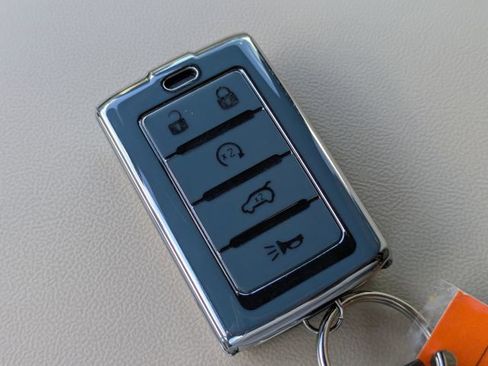 Used 2025 Jeep Grand Cherokee L Limited w/ Black Appearance Package image 31