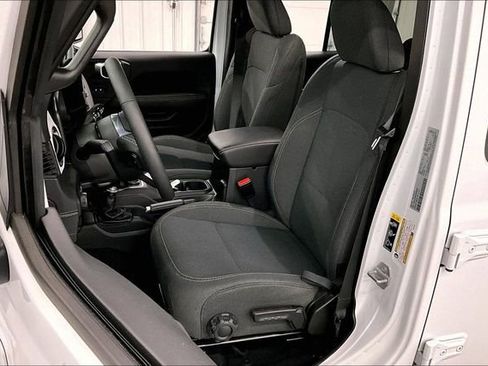 Used 2025 Jeep Wrangler Unlimited Sahara w/ Safety Group image 23