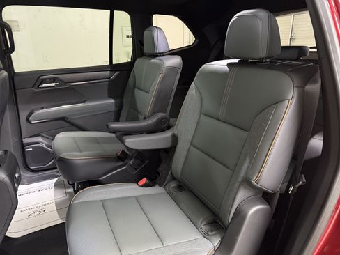 New 2025 GMC Acadia AT4 w/ Luxury Package AWD/4WD image 40