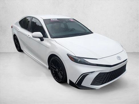 Used 2025 Toyota Camry SE w/ Convenience Package FWD image 3