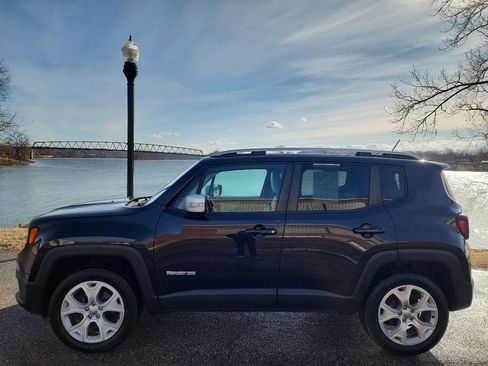 Used 2016 Jeep Renegade Limited image 2