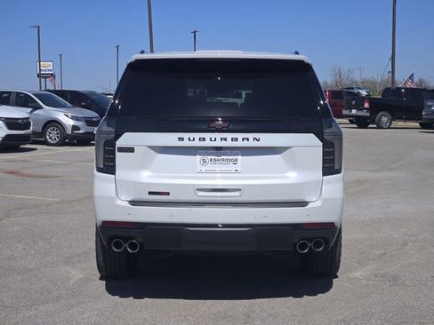 Used 2025 Chevrolet Suburban Z71 w/ Z71 Off-Road Package image 6