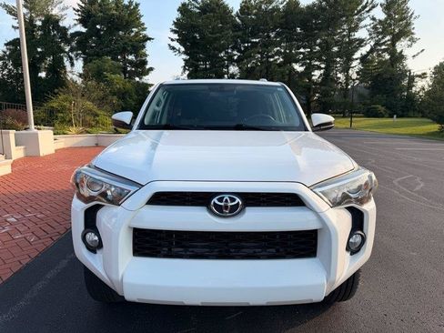 Used 2015 Toyota 4Runner SR5 AWD/4WD image 3
