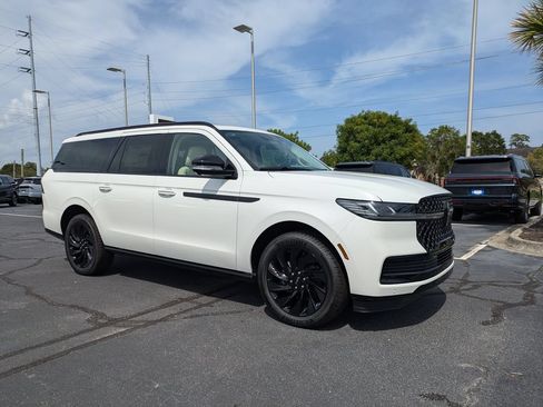 New 2027 Lincoln Navigator L Reserve w/ Jet Appearance Package AWD/4WD image 2