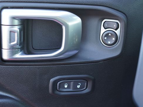 Used 2022 Jeep Gladiator Willys image 32