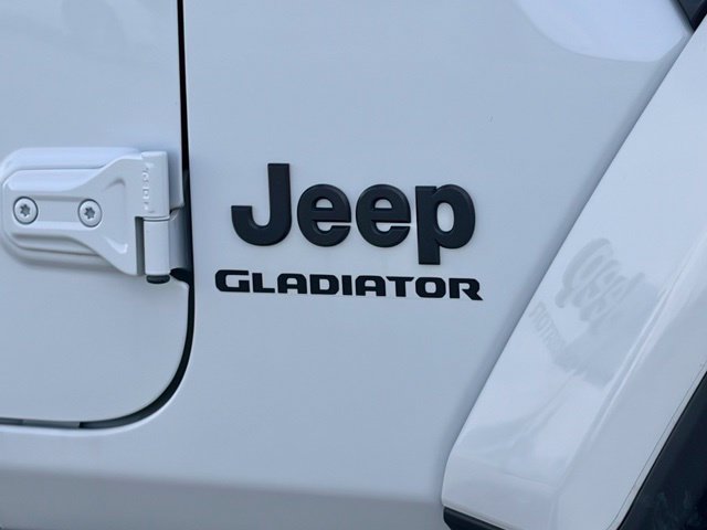 Used 2022 Jeep Gladiator Sport AWD/4WD image 9
