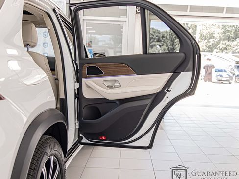 Used 2025 Mercedes-Benz GLE 450e 4MATIC w/ Driver Assistance Package image 41