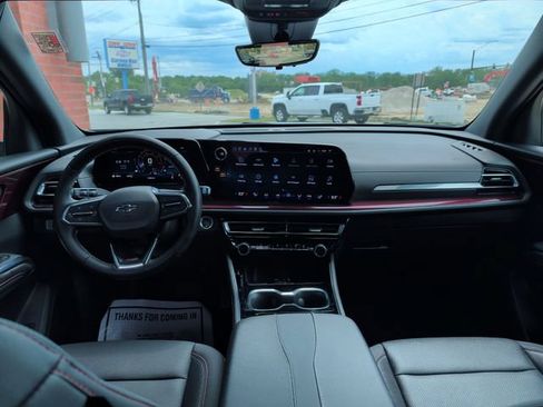 Used 2026 Chevrolet Traverse Z71 w/ LPO, Floor Liner Package AWD/4WD image 13