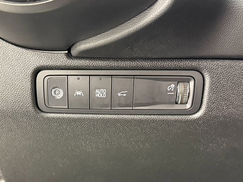 Used 2025 Chevrolet Equinox EV RS FWD image 23