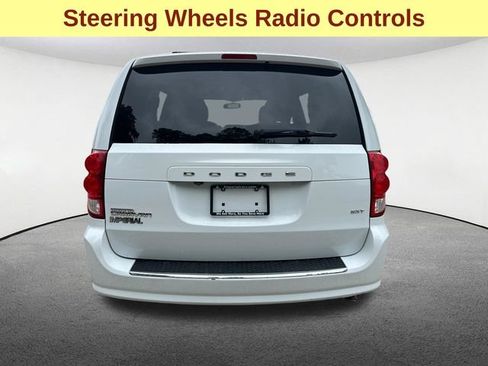 Used 2015 Dodge Grand Caravan SXT w/ UConnect Hands-Free Group FWD image 11