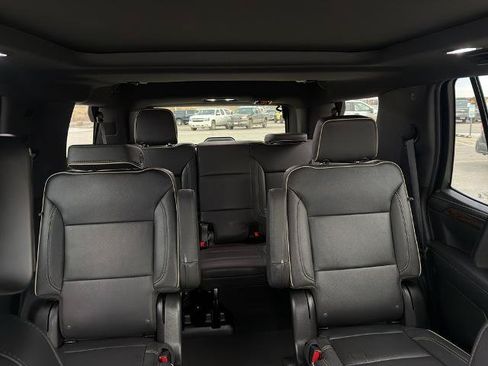 Used 2023 Chevrolet Tahoe Premier AWD/4WD image 22
